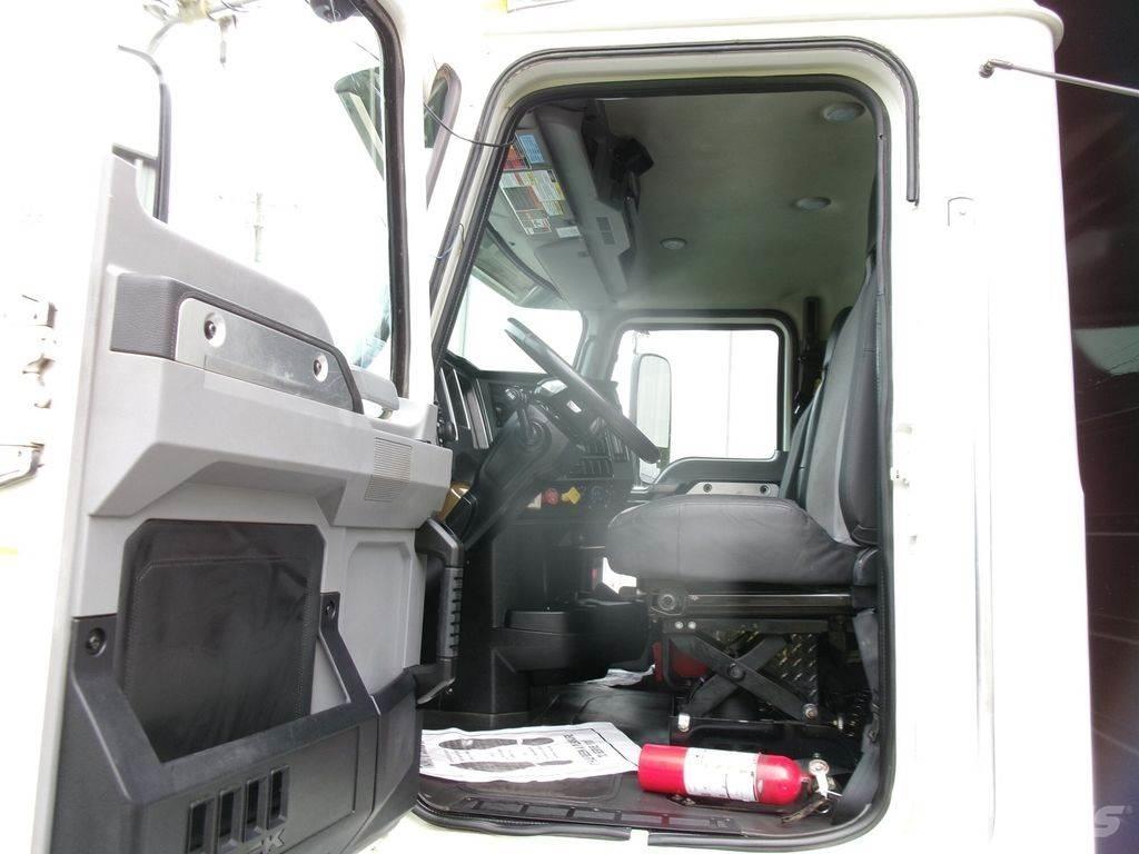 Mack GU713 ダンプ