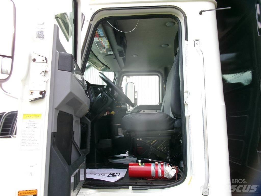 Mack GU713 ダンプ