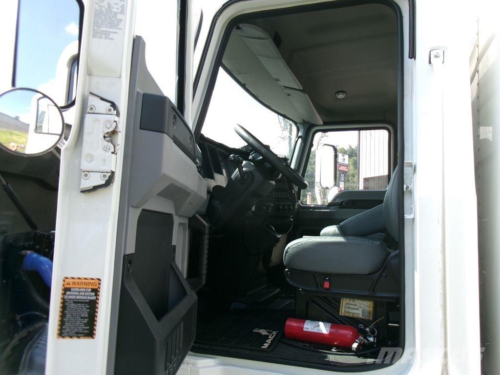 Mack MD6 ボックスボディー、ウイング、箱車