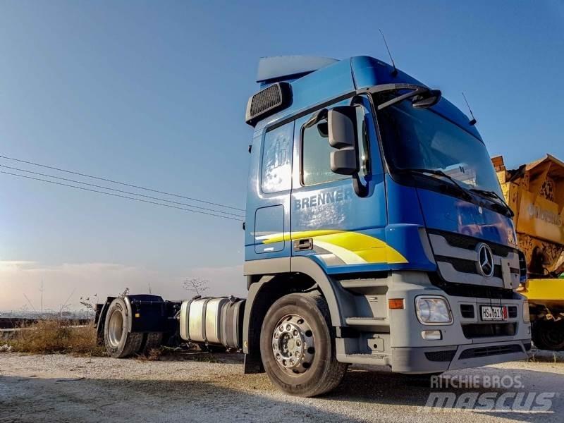 Mercedes-Benz 18.46 キャブ付きシャーシ