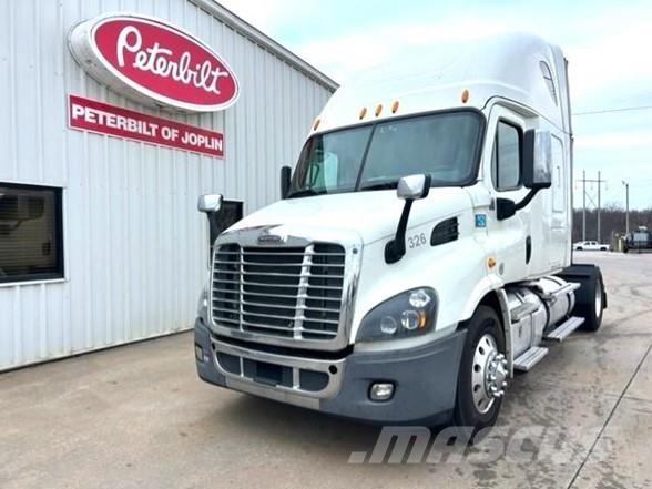 Freightliner CASCADIA 113 中古トラクターヘッド | トレーラーヘッド