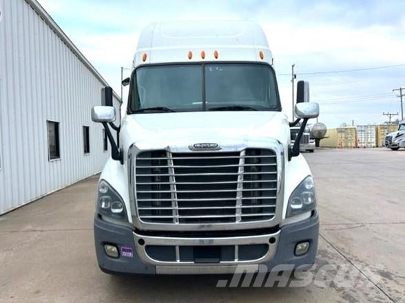 Freightliner CASCADIA 113 中古トラクターヘッド | トレーラーヘッド