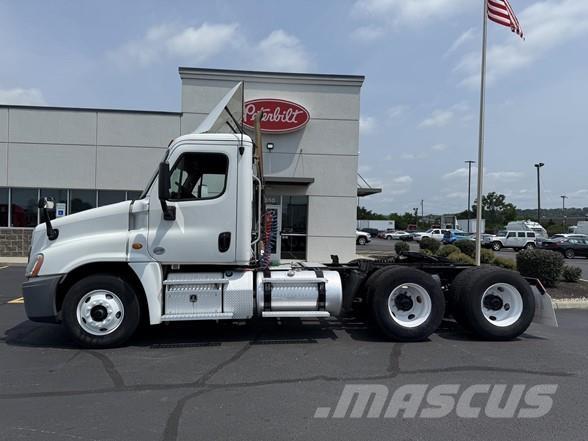 Freightliner CASCADIA 113 中古トラクターヘッド | トレーラーヘッド