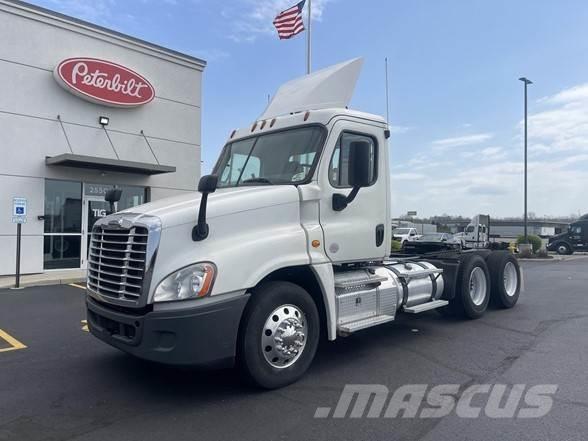 Freightliner CASCADIA 116 中古トラクターヘッド | トレーラーヘッド