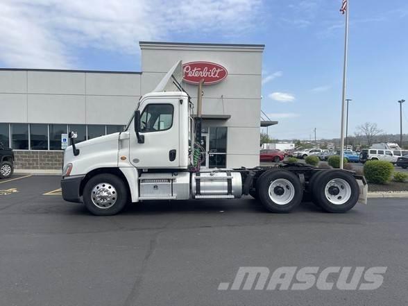 Freightliner CASCADIA 116 中古トラクターヘッド | トレーラーヘッド
