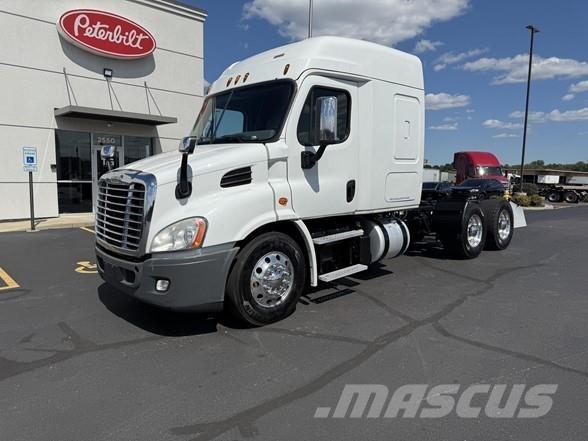 Freightliner CASCADIA 116 中古トラクターヘッド | トレーラーヘッド