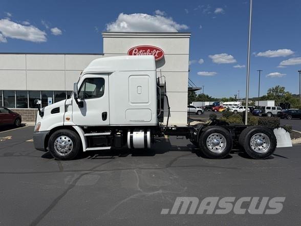 Freightliner CASCADIA 116 中古トラクターヘッド | トレーラーヘッド