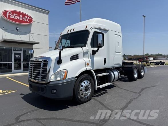 Freightliner CASCADIA 116 中古トラクターヘッド | トレーラーヘッド
