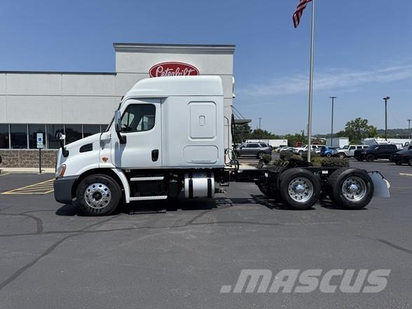 Freightliner CASCADIA 116 中古トラクターヘッド | トレーラーヘッド