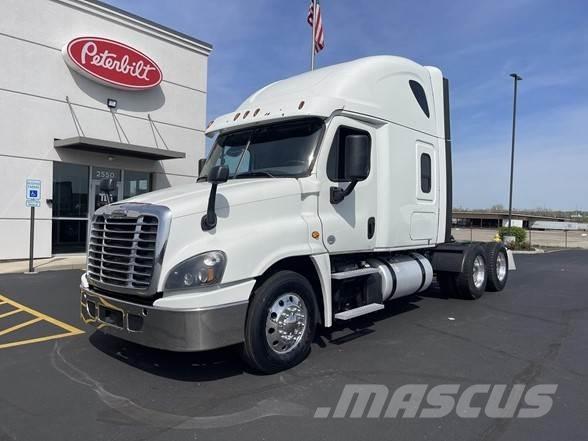 Freightliner CASCADIA 116 中古トラクターヘッド | トレーラーヘッド