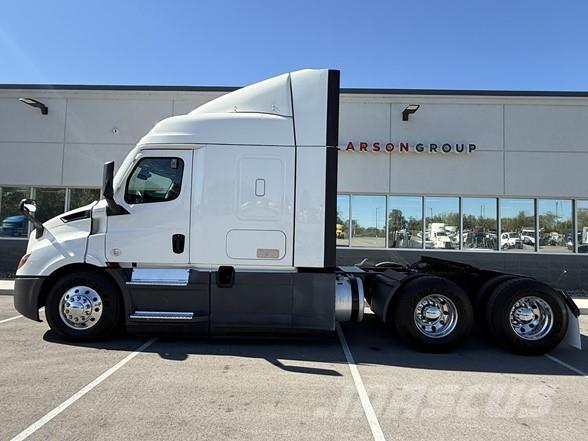 Freightliner CASCADIA 116 中古トラクターヘッド | トレーラーヘッド