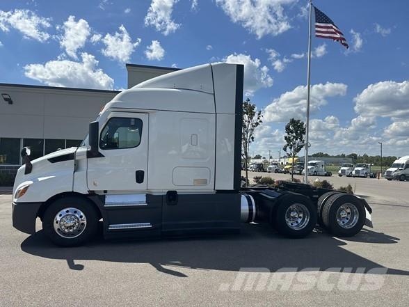 Freightliner CASCADIA 116 中古トラクターヘッド | トレーラーヘッド