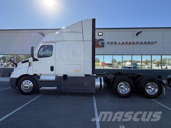 Freightliner CASCADIA 116 中古トラクターヘッド | トレーラーヘッド