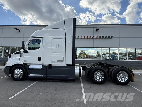 Freightliner CASCADIA 116 中古トラクターヘッド | トレーラーヘッド