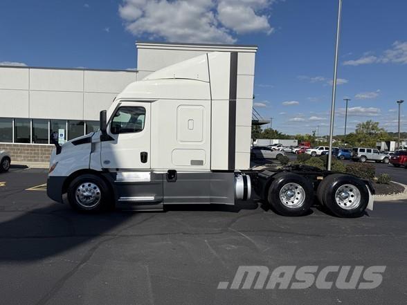 Freightliner CASCADIA 116 中古トラクターヘッド | トレーラーヘッド