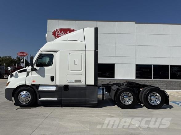 Freightliner CASCADIA 116 中古トラクターヘッド | トレーラーヘッド