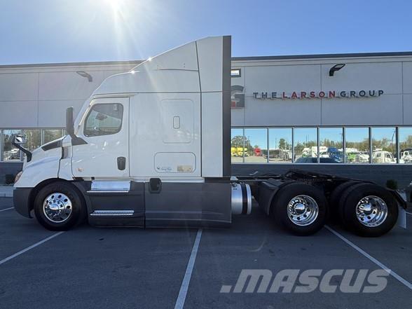 Freightliner CASCADIA 116 中古トラクターヘッド | トレーラーヘッド