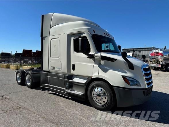 Freightliner CASCADIA 116 中古トラクターヘッド | トレーラーヘッド