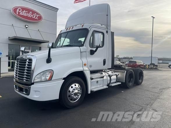 Freightliner CASCADIA 125 中古トラクターヘッド | トレーラーヘッド