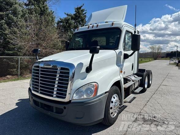 Freightliner CASCADIA 125 中古トラクターヘッド | トレーラーヘッド