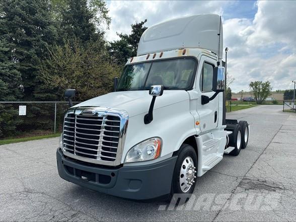 Freightliner CASCADIA 125 中古トラクターヘッド | トレーラーヘッド