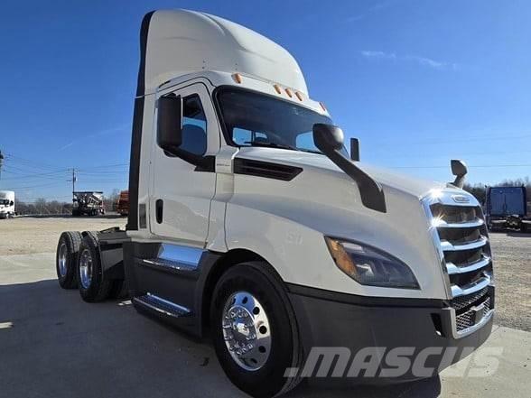 Freightliner CASCADIA 126 中古トラクターヘッド | トレーラーヘッド