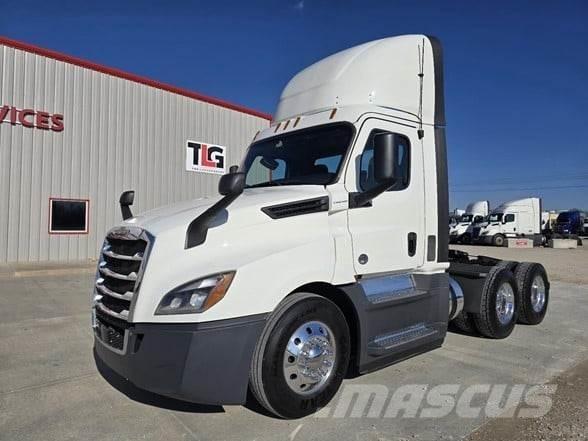 Freightliner CASCADIA 126 中古トラクターヘッド | トレーラーヘッド