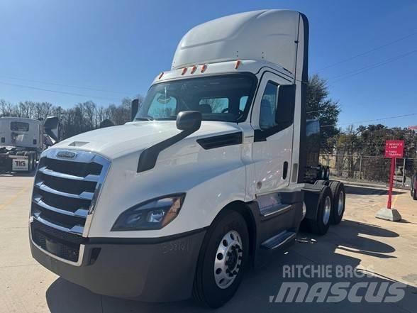 Freightliner CASCADIA 126 中古トラクターヘッド | トレーラーヘッド
