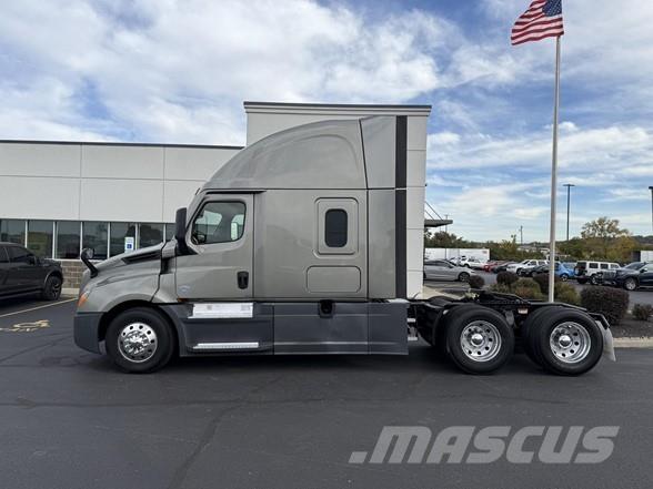 Freightliner CASCADIA 126 中古トラクターヘッド | トレーラーヘッド