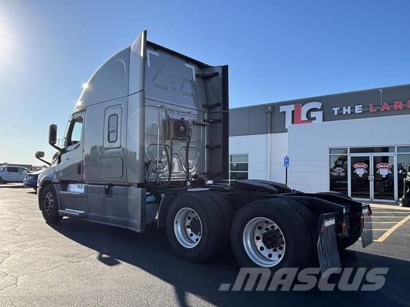 Freightliner CASCADIA 126 中古トラクターヘッド | トレーラーヘッド
