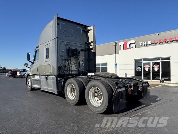 Freightliner CASCADIA 126 中古トラクターヘッド | トレーラーヘッド