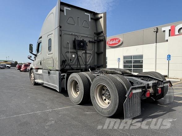 Freightliner CASCADIA 126 中古トラクターヘッド | トレーラーヘッド