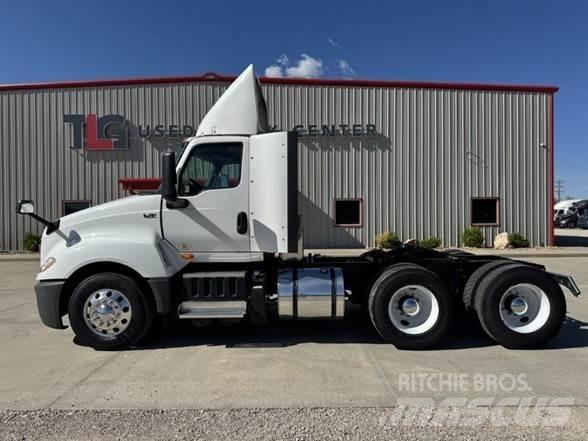 International LT 中古トラクターヘッド | トレーラーヘッド