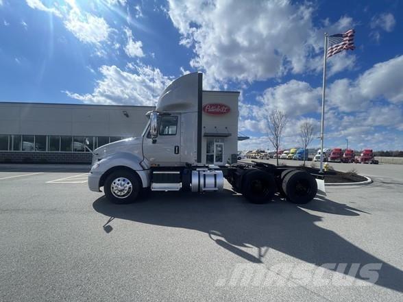International PROSTAR 中古トラクターヘッド | トレーラーヘッド