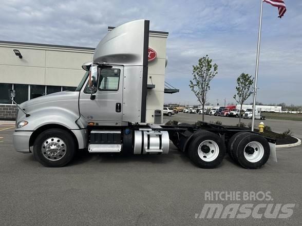International PROSTAR 中古トラクターヘッド | トレーラーヘッド