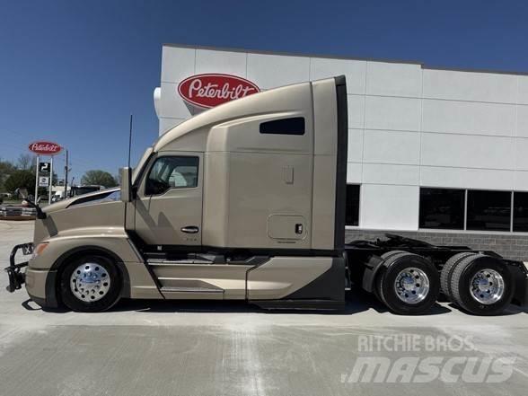 Kenworth T680 中古トラクターヘッド | トレーラーヘッド