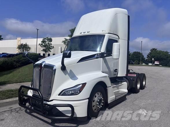 Kenworth T680 中古トラクターヘッド | トレーラーヘッド