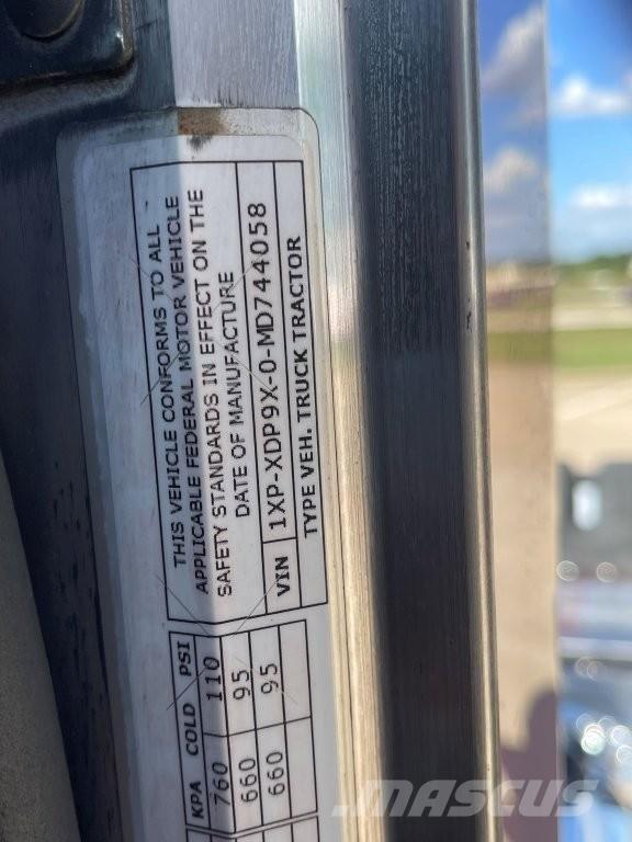 Peterbilt 389 中古トラクターヘッド | トレーラーヘッド