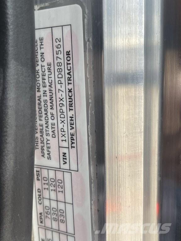 Peterbilt 389 中古トラクターヘッド | トレーラーヘッド