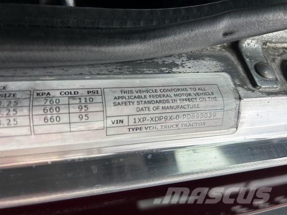 Peterbilt 389 中古トラクターヘッド | トレーラーヘッド