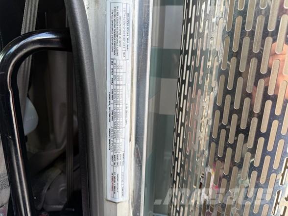 Peterbilt 389 中古トラクターヘッド | トレーラーヘッド