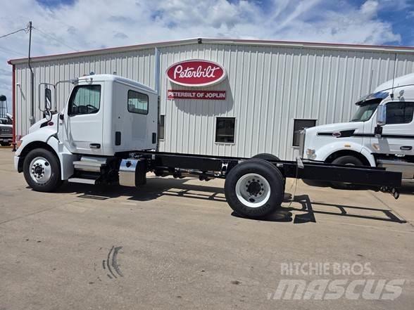 Peterbilt 536 キャブ付きシャーシ