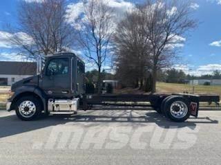 Peterbilt 536 キャブ付きシャーシ
