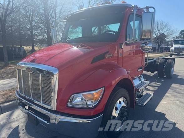 Peterbilt 536 キャブ付きシャーシ