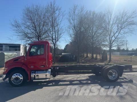 Peterbilt 536 キャブ付きシャーシ