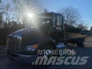 Peterbilt 536 キャブ付きシャーシ