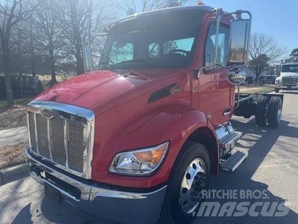 Peterbilt 536 キャブ付きシャーシ