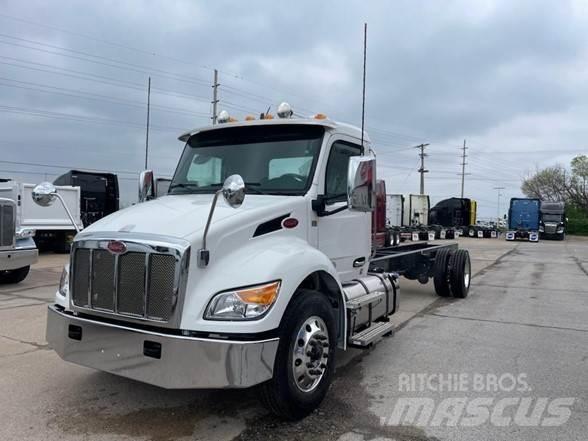 Peterbilt 536 キャブ付きシャーシ