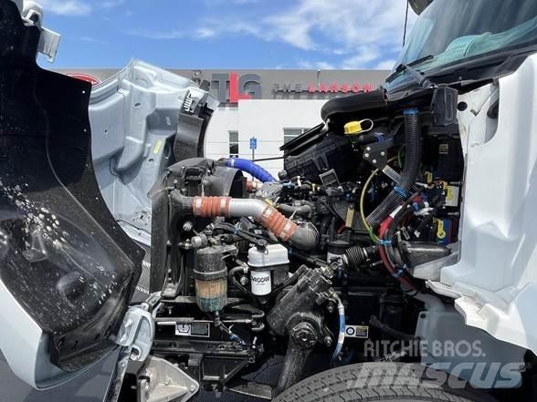 Peterbilt 536 ボックスボディー、ウイング、箱車