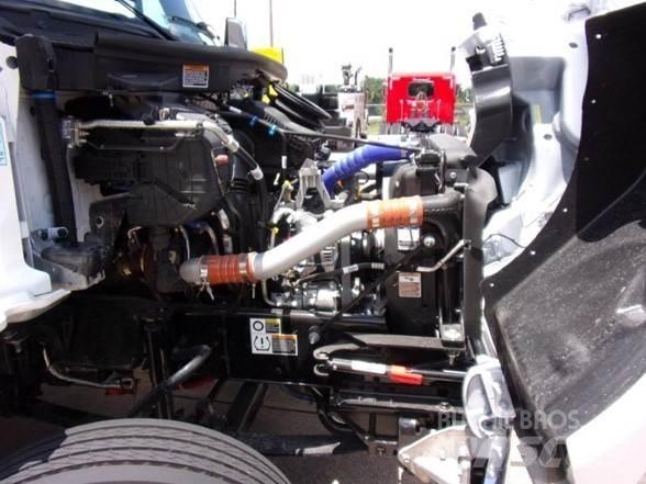 Peterbilt 536 ボックスボディー、ウイング、箱車